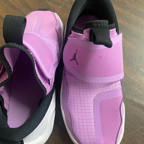 Nike Jordan Girls Size 1 Purple and Black Slip-On Sneakers Like New - Picture 2 of 14